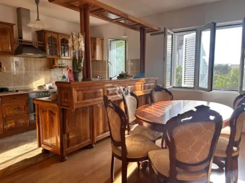 Izdavanje, dvosoban stan, 100m², Kalimanj, Tivat - image 10