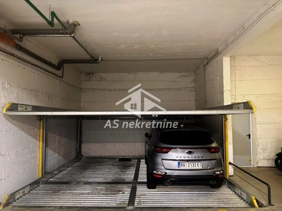 Izdavanje, trosoban stan, 56m², Južni Bulevar, Vračar Sve Podlokacije