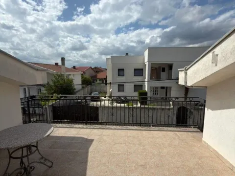 Rent, house, 450m², Zlatica, Podgorica - image 33