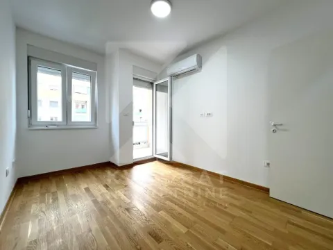 Izdavanje, poslovni prostor, 64m², City Kej, Podgorica - image 7