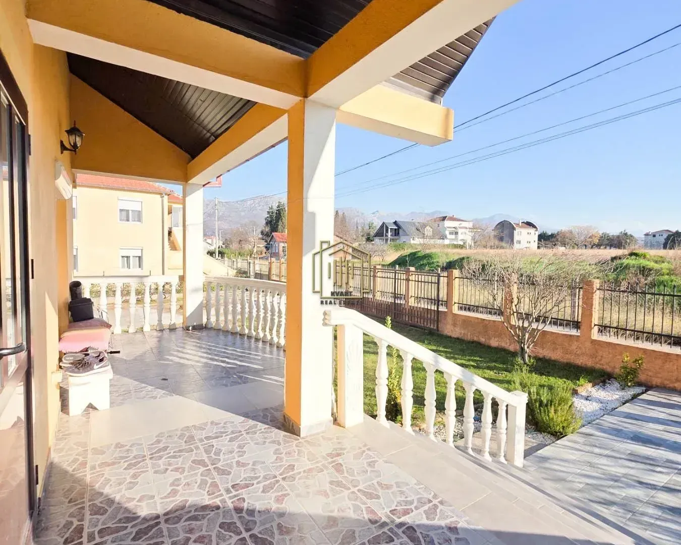 Prodaja, kuća, 350m², Zlatica, Podgorica