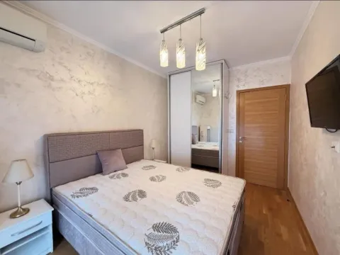 Izdavanje, jednosoban stan, 100m², City Kvart, Podgorica - image 10