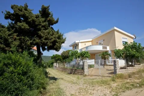 Prodaja, kuća, 404m², Utjeha, Bar - image 2