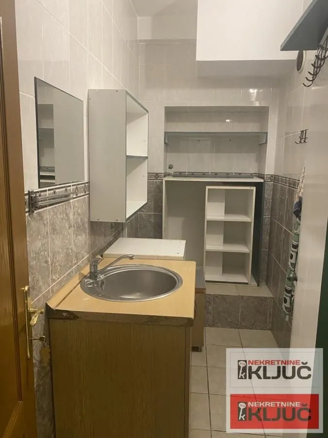 Rent, office space, 160m², Grbavica, Novi Sad Sve Podlokacije