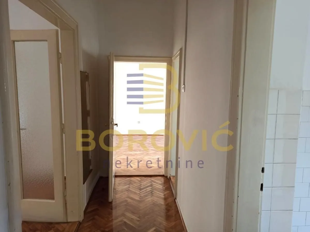Izdavanje, trosoban stan, 63m², Skadarlija, Beograd