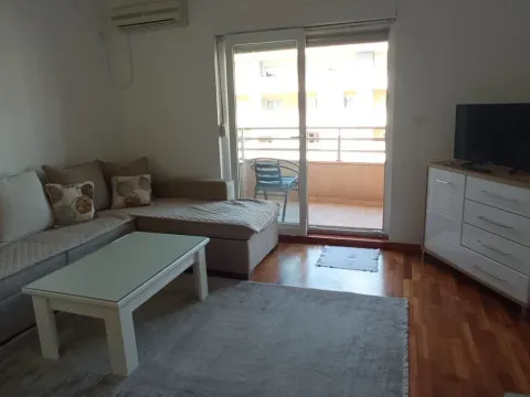 Rent, studio apartment, 30m², City Kvart, Podgorica - image 1