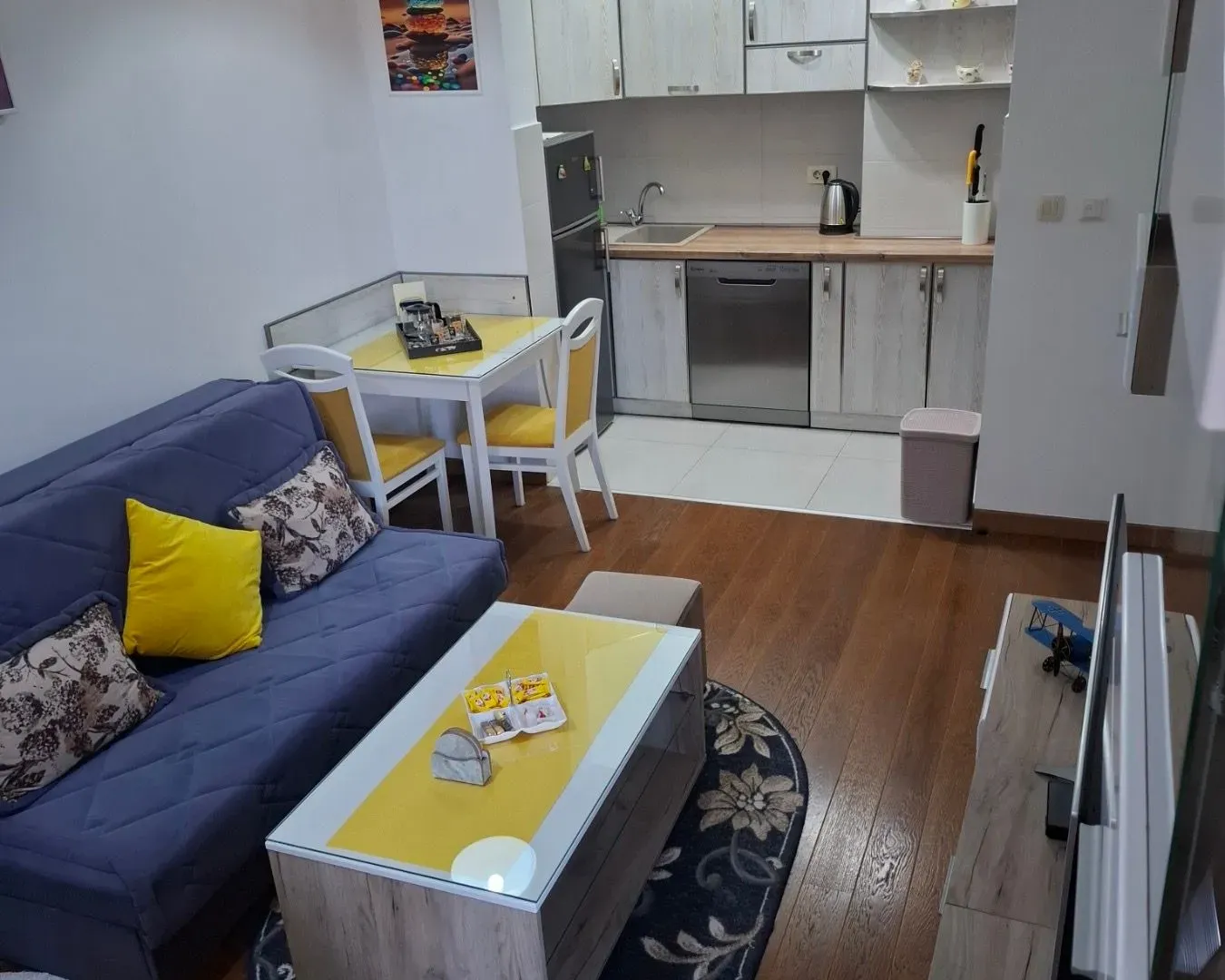 Izdavanje, garsonjera, 30m², Centar, Podgorica
