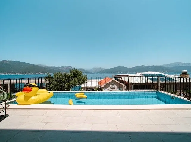 Rent, house, 200m², Krašići, Tivat