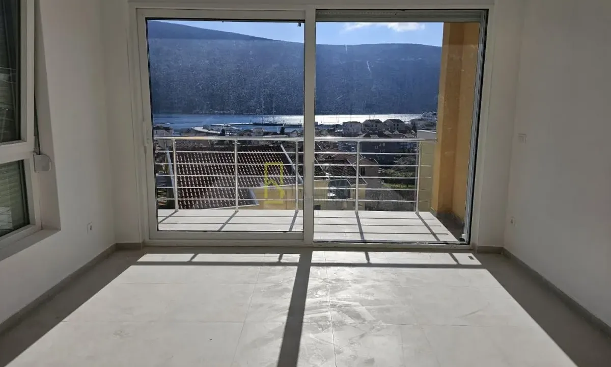 Sale, two bedroom apartment, 70m², Đenovići, Herceg Novi