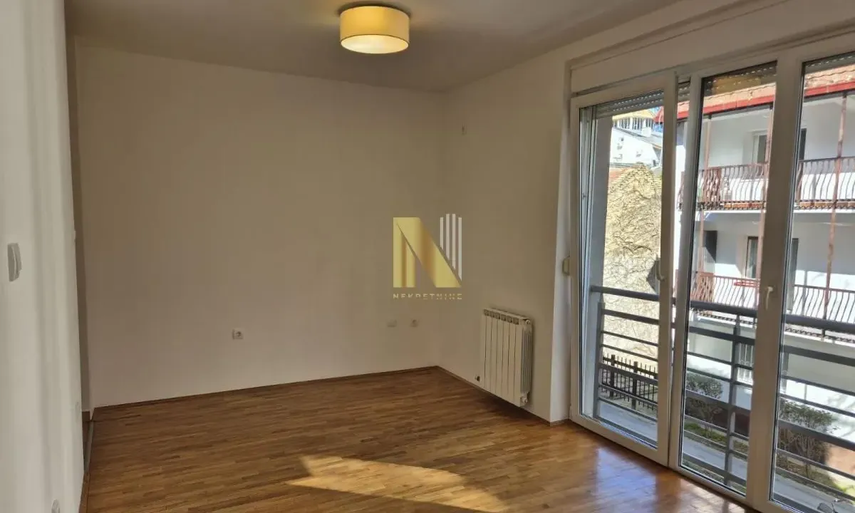 Izdavanje, poslovni prostor, 25m², Centar, Novi Sad