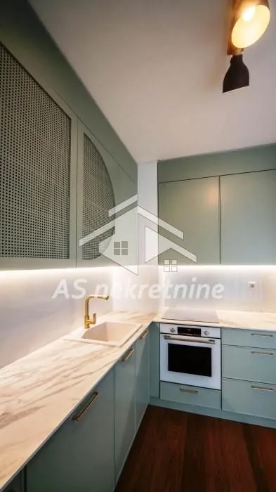 Izdavanje, trosoban stan, 100m², Vračar Sve Podlokacije, Beograd