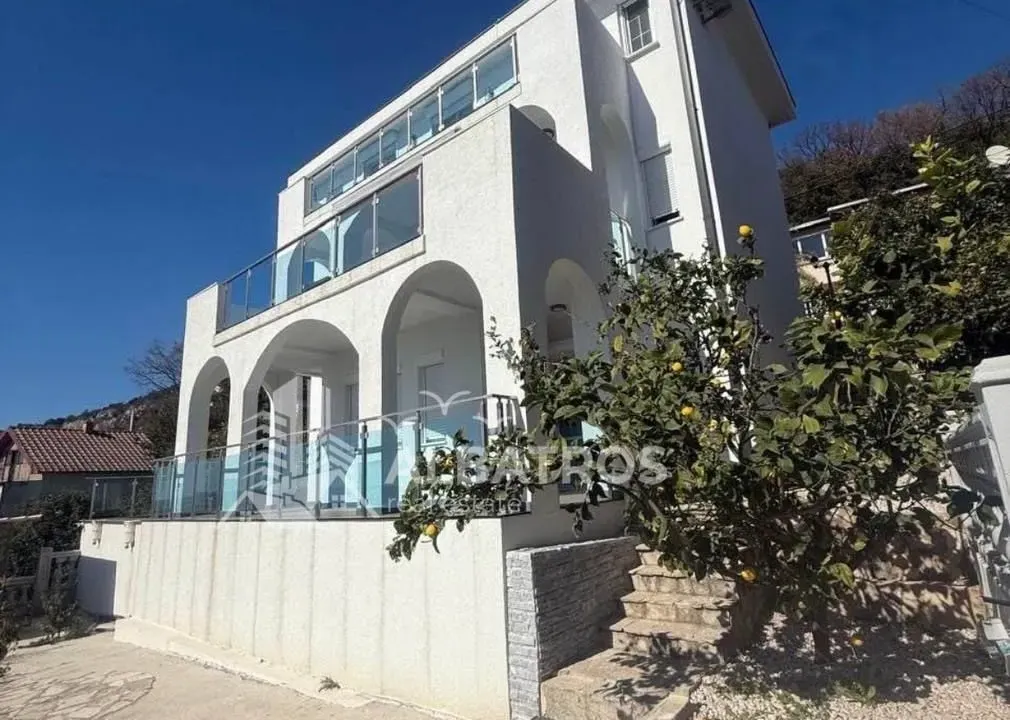 Prodaja, kuća, 330m², Utjeha, Bar
