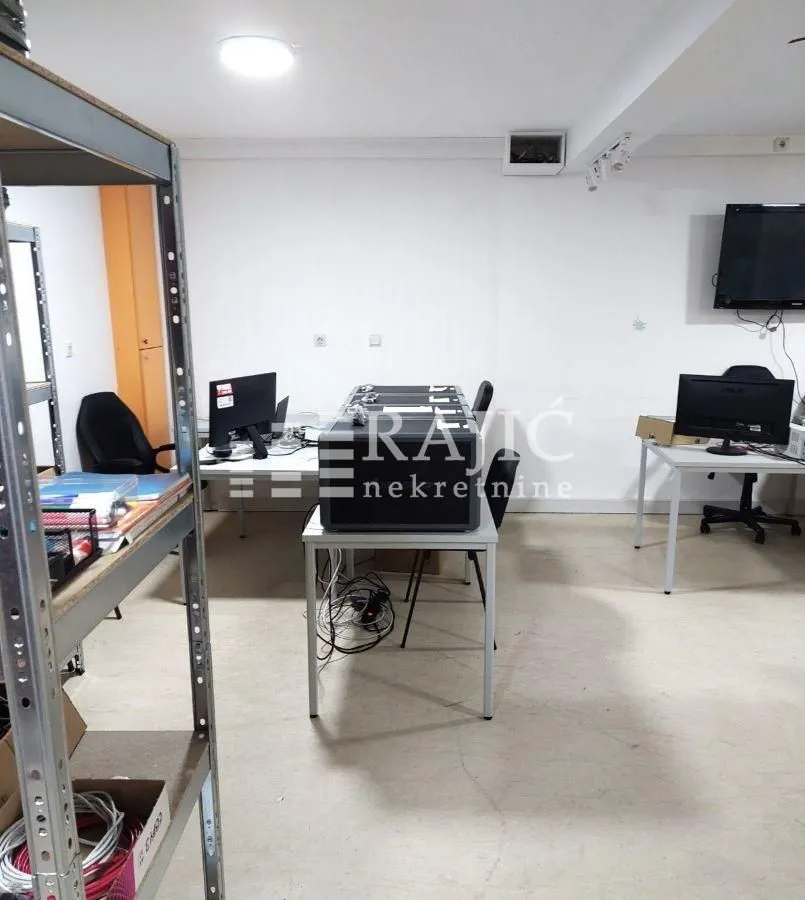 Rent, house, 550m², Uciteljsko Naselje, Zvezdara Sve Podlokacije