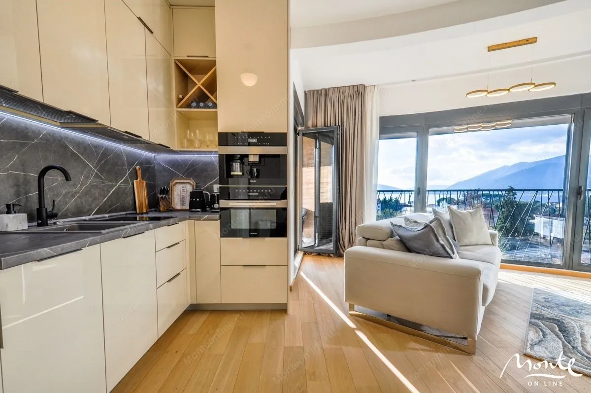 Prodaja, dvosoban stan, 73m², Tivat, Crna Gora