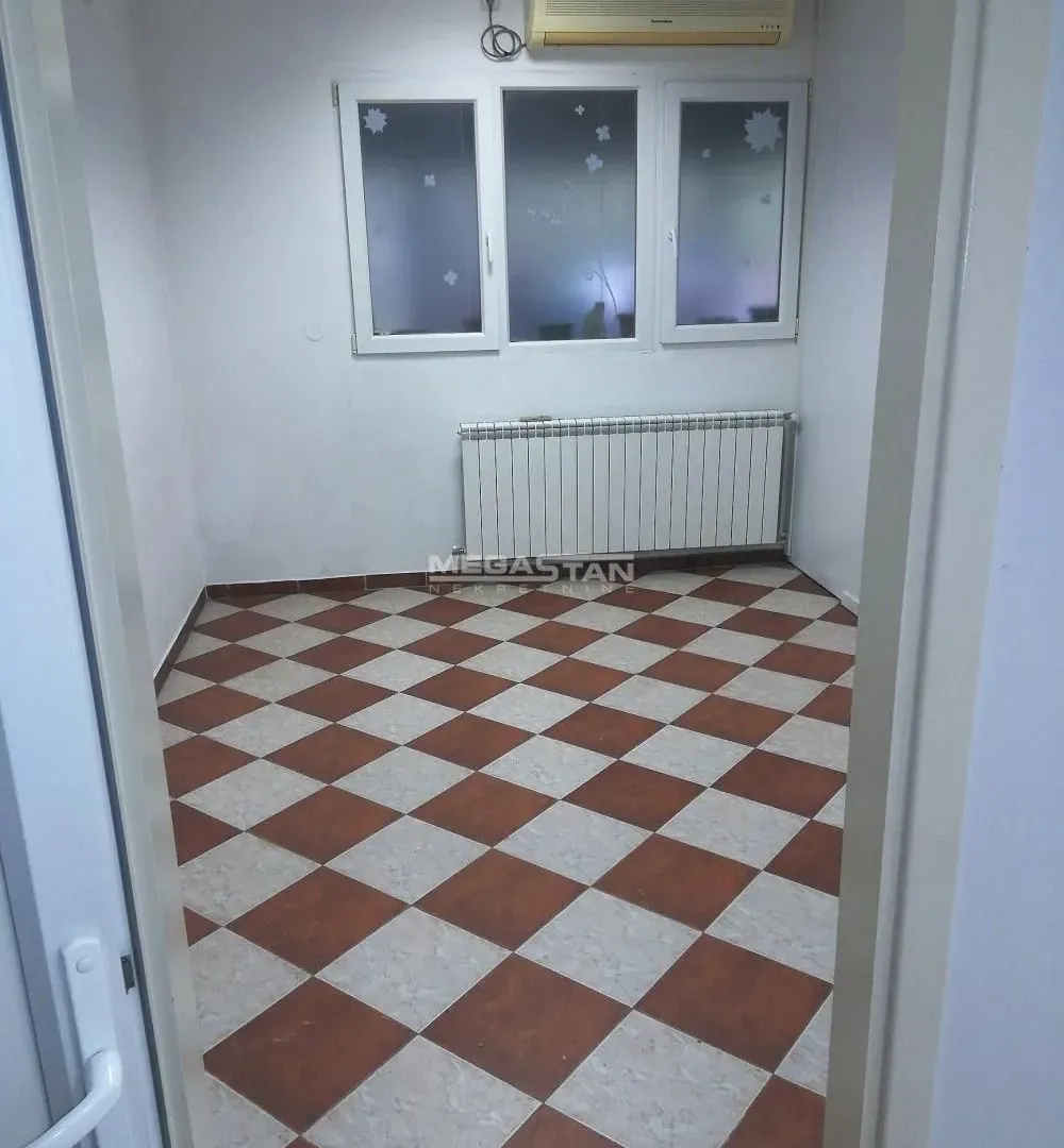 Izdavanje, poslovni prostor, 131m², Zemun Centar, Zemun Sve Podlokacije