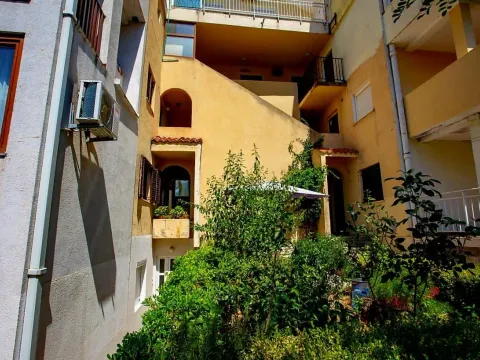 Sale, one bedroom apartment, 46m², Bečići, Budva - image 10