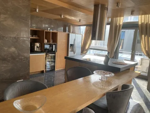 Izdavanje, dvosoban stan, 210m², Kalenić Pijaca, Vračar Sve Podlokacije - image 6