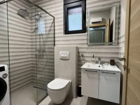 Rent, one bedroom apartment, 50m², Tivat, Crna Gora - image 5