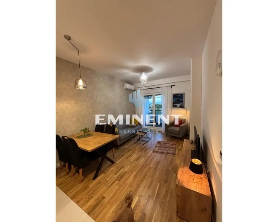 Izdavanje, dvosoban stan, 41m², Zemun Gornji Grad, Zemun Sve Podlokacije