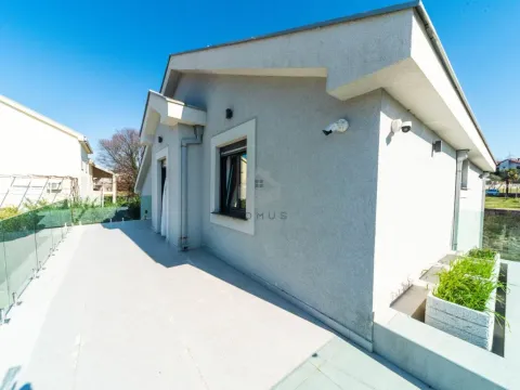 Izdavanje, kuća, 220m², Podgorica, Crna Gora - image 26