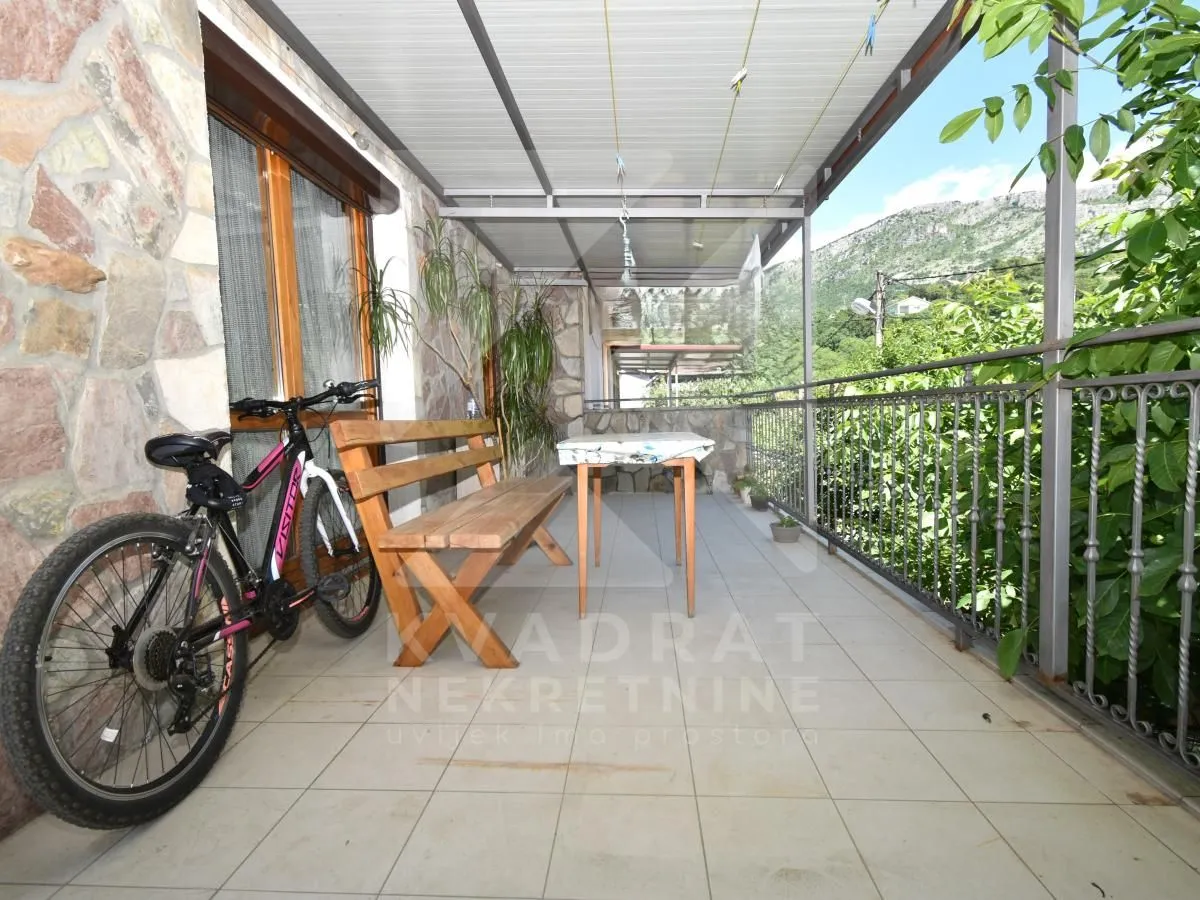 Prodaja, kuća, 302m², Zlatica, Podgorica