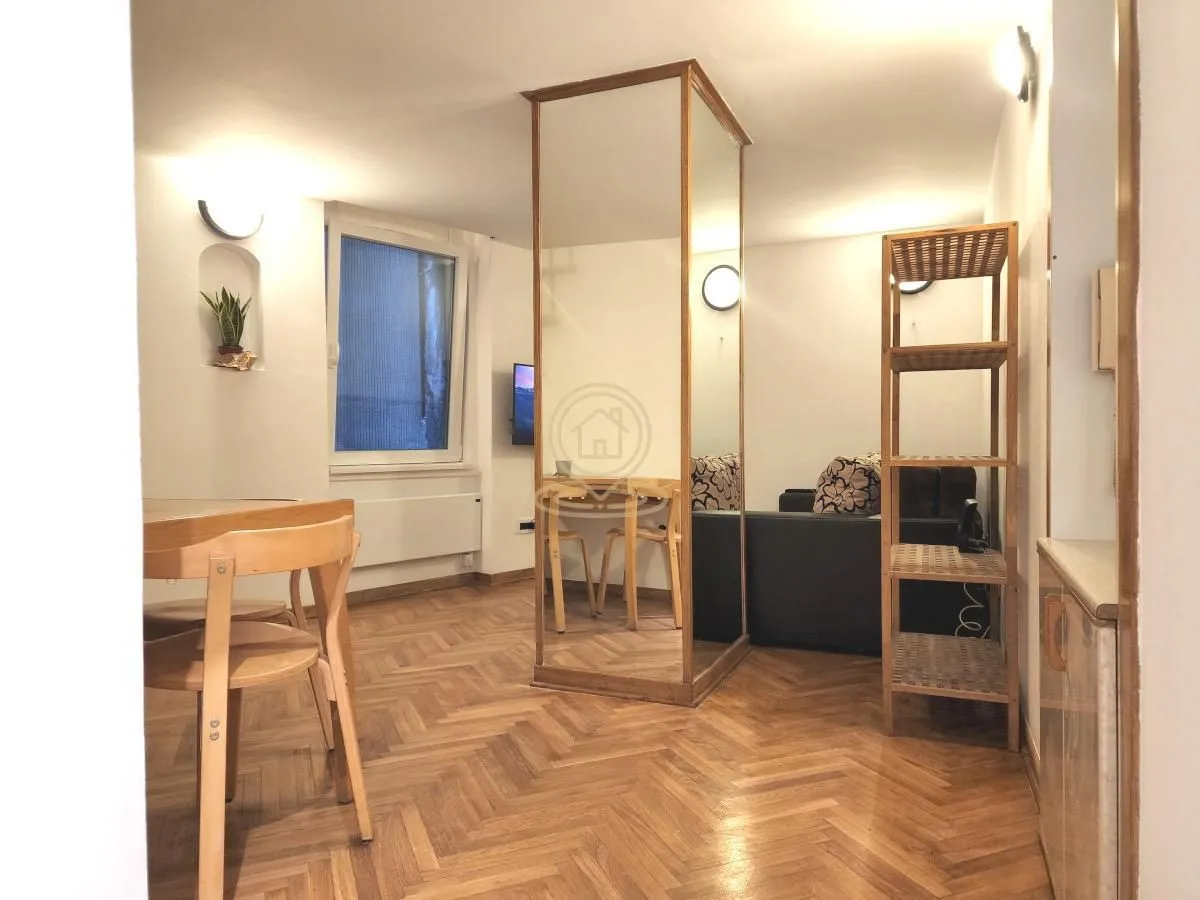 Izdavanje, dvosoban stan, 43m², Stari Grad, Beograd