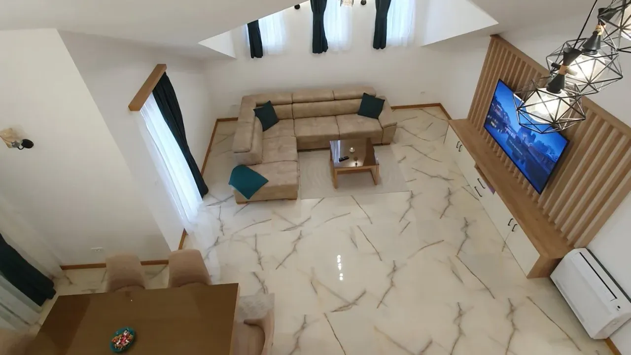 Izdavanje, trosoban stan, 100m², Pod Kuk, Tivat