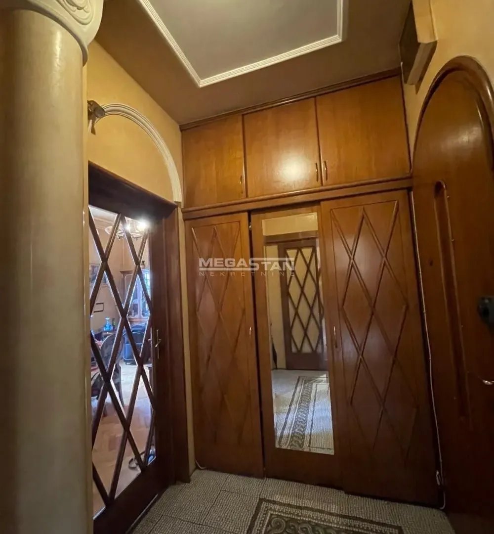 Prodaja, trosoban stan, 76m², Vračar Sve Podlokacije, Beograd