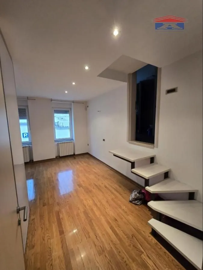 Izdavanje, poslovni prostor, 119m², Centar, Novi Sad