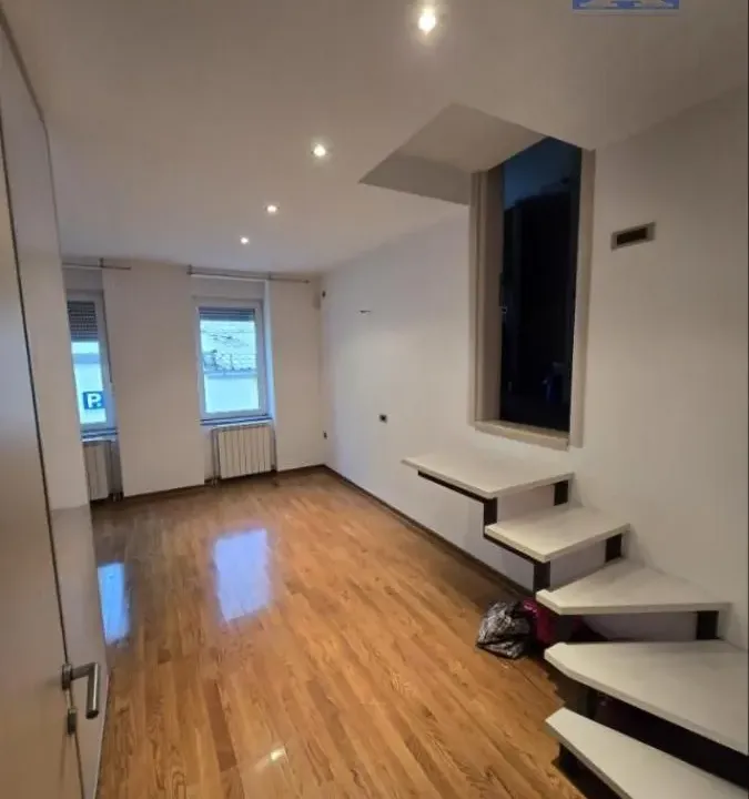 Izdavanje, poslovni prostor, 119m², Centar, Novi Sad