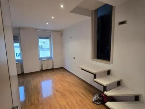 Izdavanje, poslovni prostor, 119m², Centar, Novi Sad