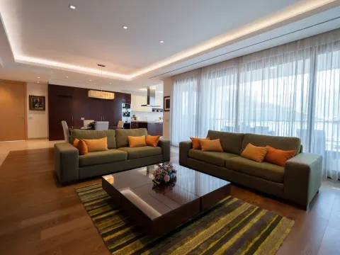 Izdavanje, dvosoban stan, 180m², Budva, Crna Gora