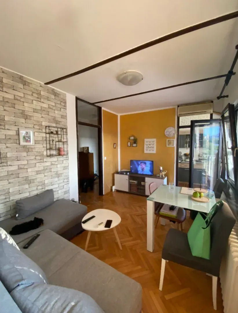 Prodaja, dvosoban stan, 60m², Šumice, Beograd