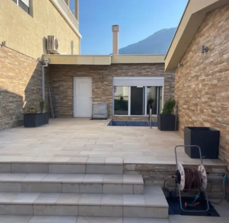 Prodaja, kuća, 300m², Dobre Vode, Bar