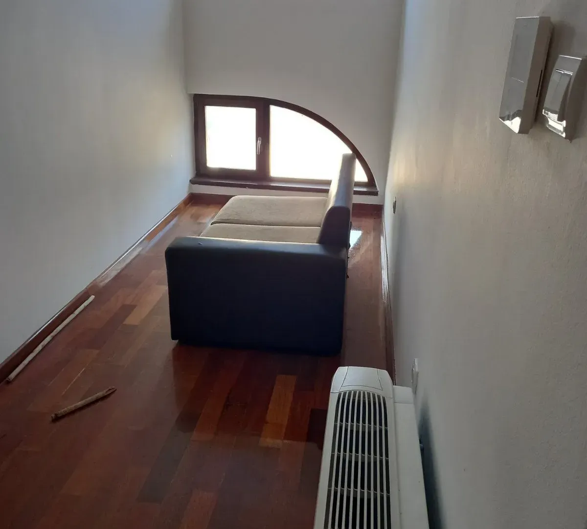 Prodaja, kuća, 340m², Tološi, Podgorica