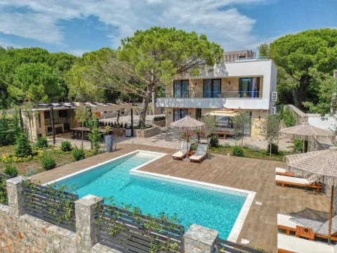 Izdavanje, kuća, 250m², Zagora, Kotor - image 26