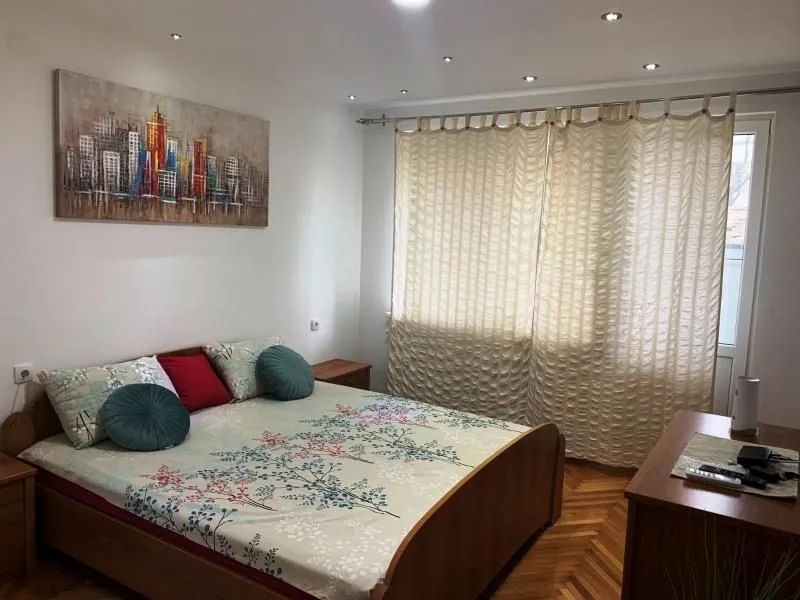 Izdavanje, trosoban stan, 60m², Centar, Niš
