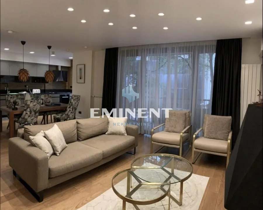 Izdavanje, trosoban stan, 93m², Stari Grad, Beograd