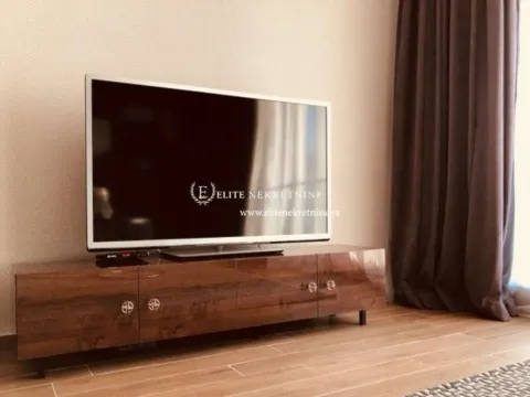 Izdavanje, trosoban stan, 92m², Vračar Centar, Vračar Sve Podlokacije - image 7