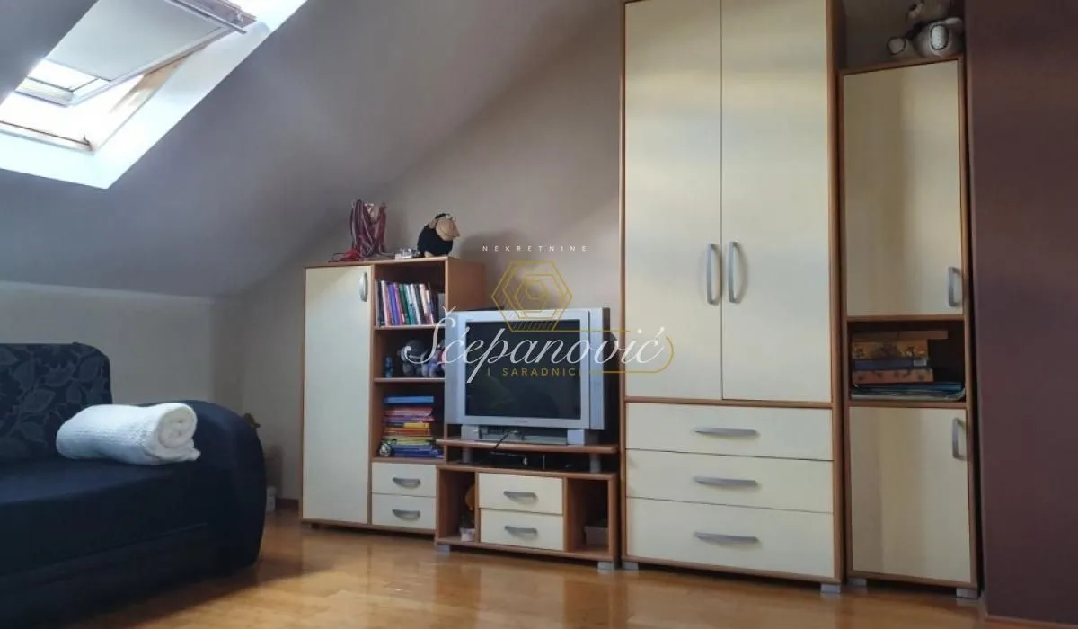 Prodaja, trosoban stan, 113m², Nova Detelinara, Novi Sad Sve Podlokacije