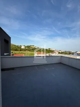 Prostrana krovna terasa sa pogledom na okolno naselje i prirodu. - image 19
