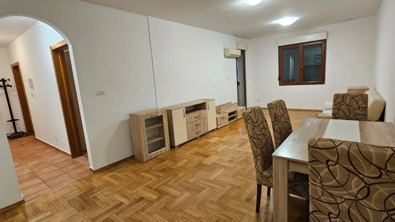Izdavanje, dvosoban stan, 72m², Stari Aerodrom, Podgorica