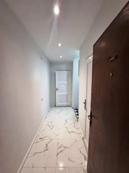 Izdavanje, dvosoban stan, 56m², Centar, Niš