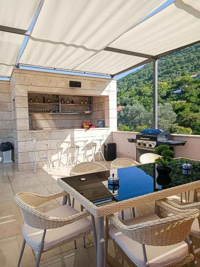 Prodaja, jednosoban stan, 45m², Tivat, Crna Gora
