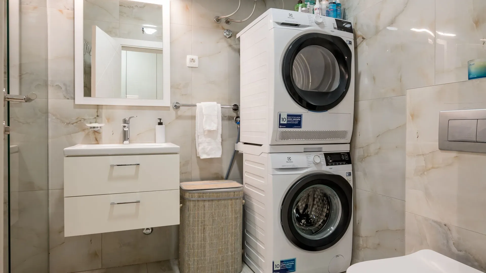 Prodaja, dvosoban stan, 63m², Pod Kuk, Tivat