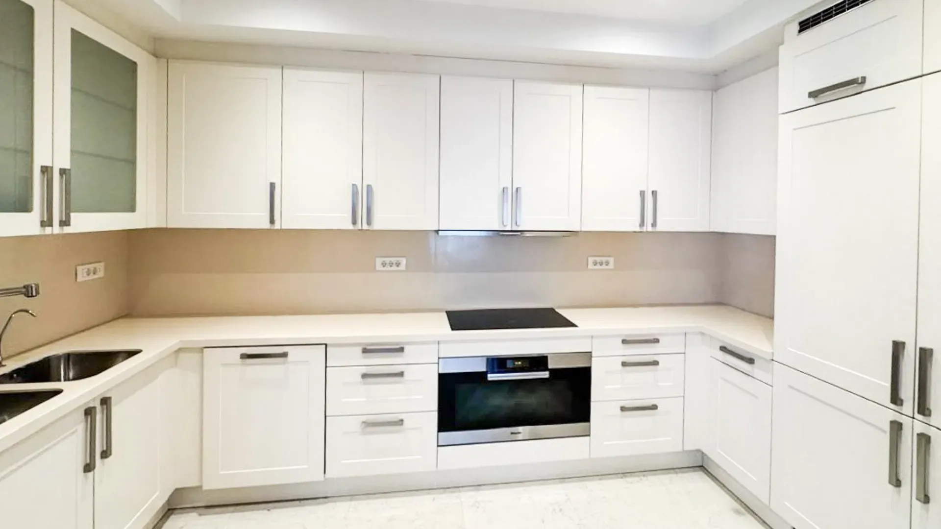 Izdavanje, četvorosoban stan, 225m², Porto Montenegro, Tivat