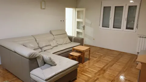 Living room with a leather corner sofa and parquet flooring. - image 5