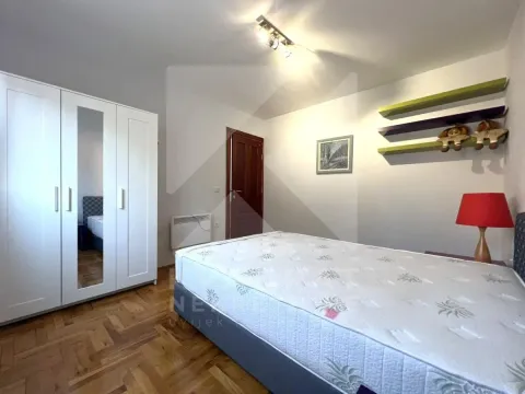 Izdavanje, kuća, 200m², Tološi, Podgorica - image 12