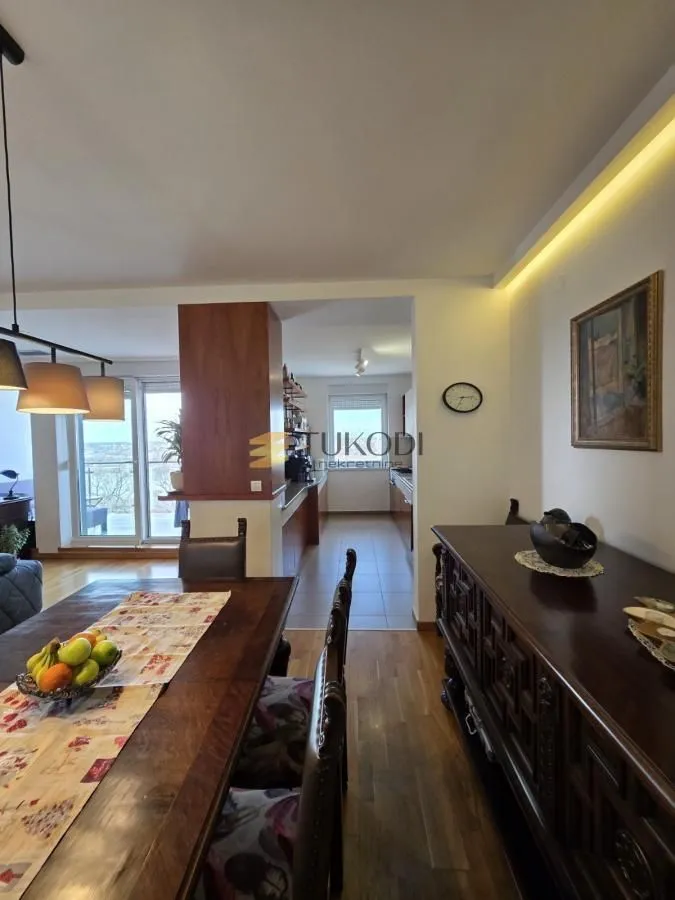 Prodaja, četvorosoban stan, 114m², Sremska Kamenica, Petrovaradin