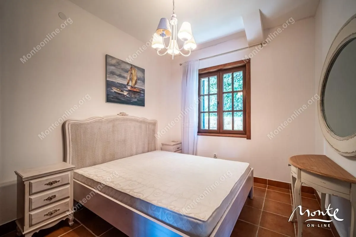 Prodaja, dvosoban stan, 92m², Kostanjica, Kotor